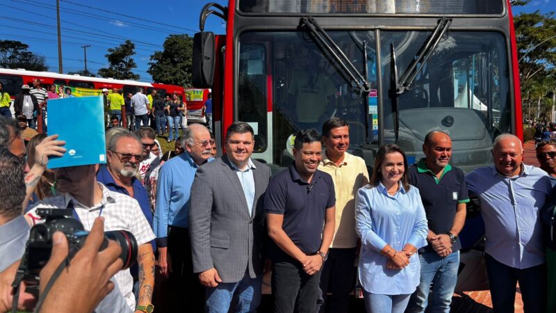Silvio Pitu participa da entrega de 71 novos ônibus para renovação da frota do transporte público coletivo em CG