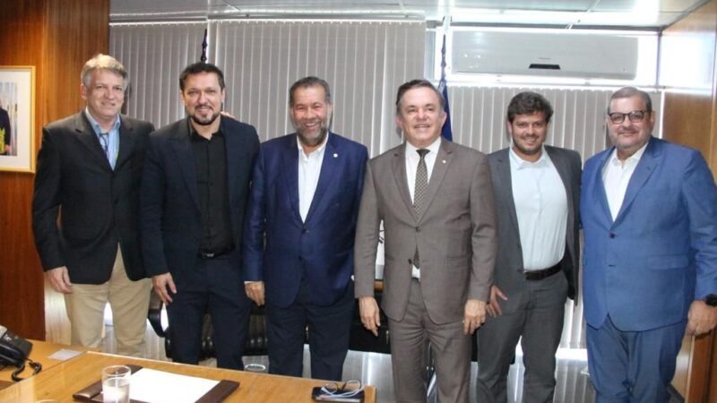 Em Brasília, Deputado Estadual Lucas de Lima e Deputado Federal Vander Loubet, são recebidos pelo Ministro da Previdência Social, Carlos Lupi