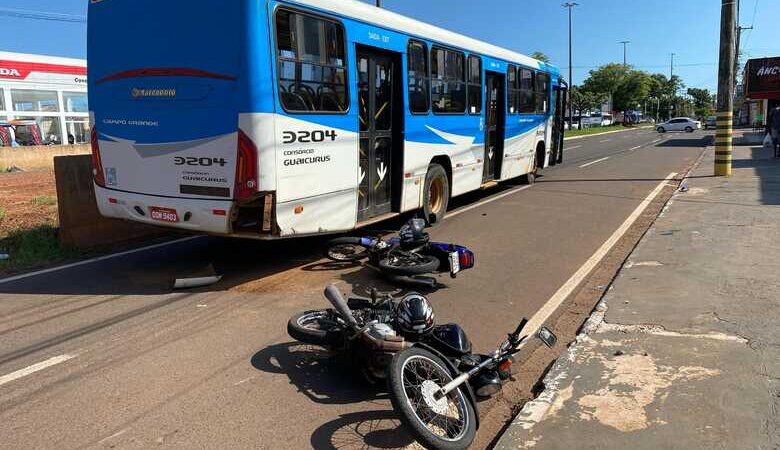 Três ficam feridos durante acidente envolvendo motos e ônibus na Gunter Hans