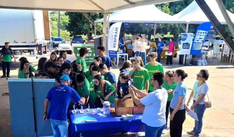 AGEMS leva o saneamento básico e educação ambiental ao Drive Thru da Reciclagem