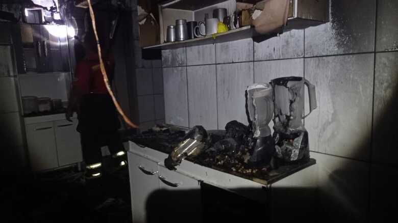 Família escapa da morte ao acordar com a casa em chamas em Bataguassu
