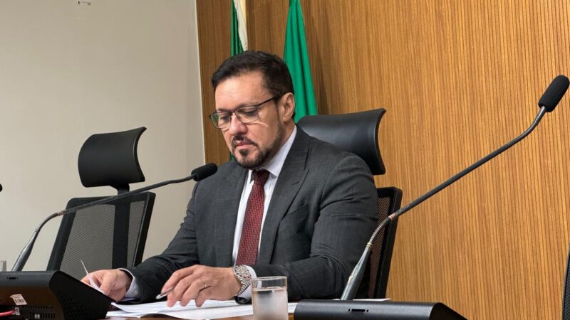 Após reclamações, Lucas de Lima solicita limpeza de terreno no bairro Mata do Jacinto