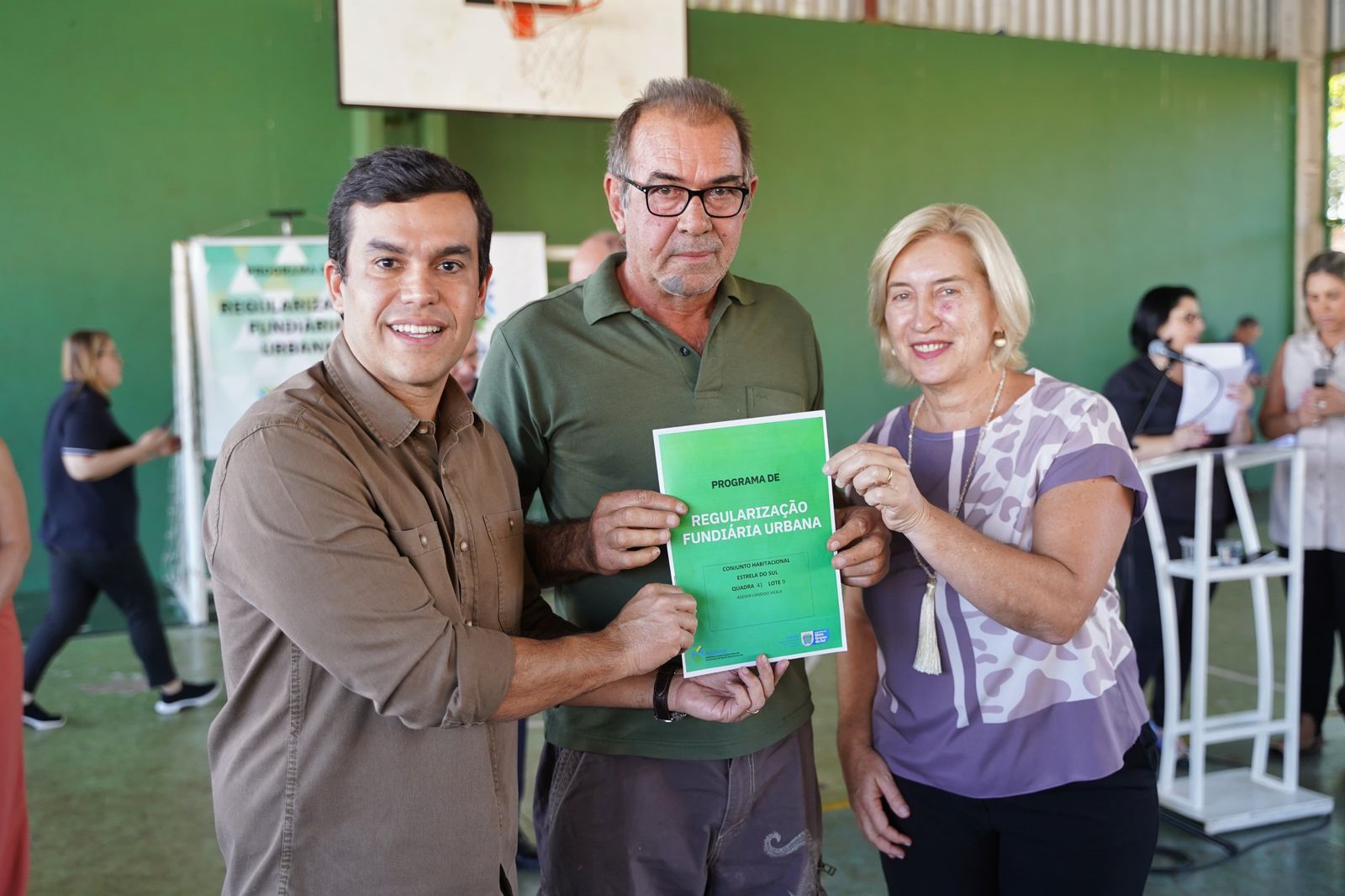 Beto Pereira destaca que a entrega de 159 títulos de propriedades no Conjunto Estrela do Sul é um ato de justiça para moradores que esperavam há mais de 40 anos