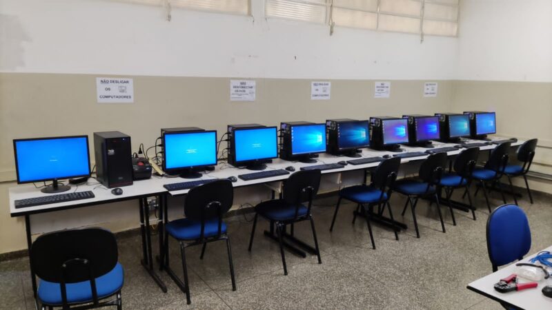 Emenda de Gerson garante troca de computadores e novos ar-condicionado para escola estadual