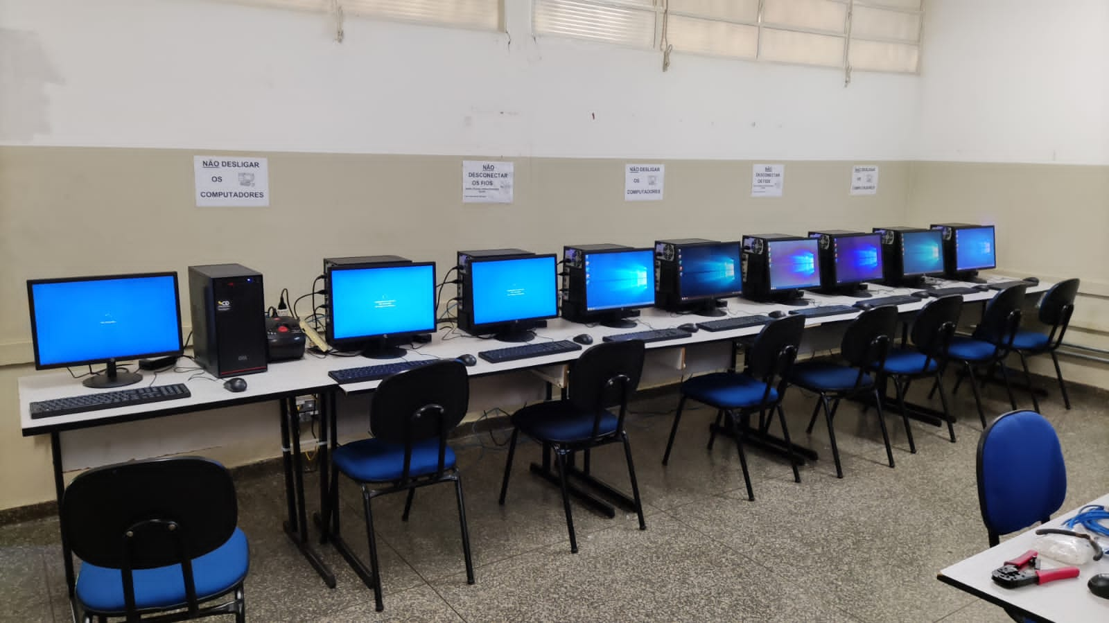 Emenda de Gerson garante troca de computadores e novos ar-condicionado para escola estadual