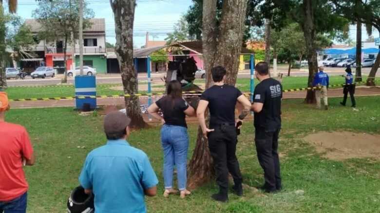 Homem é assassinado a golpes de pauladas em praça de Amambai