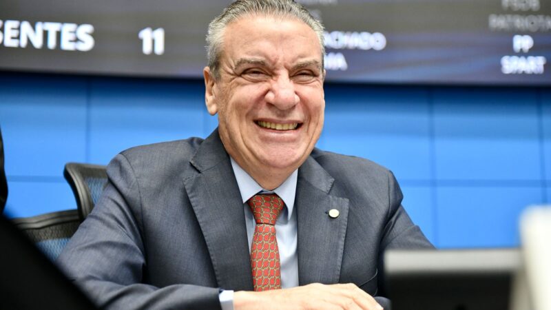 Deputados aprovam proposta de Paulo Corrêa que permite quitar IPVA e licenciamento na abordagem