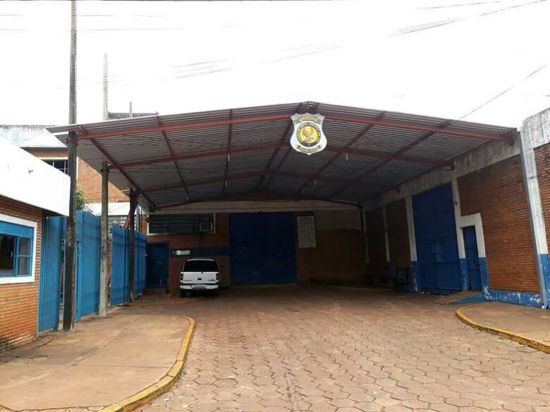 Interno esfaqueia colega de cela durante banho de sol em presídio de Campo Grande