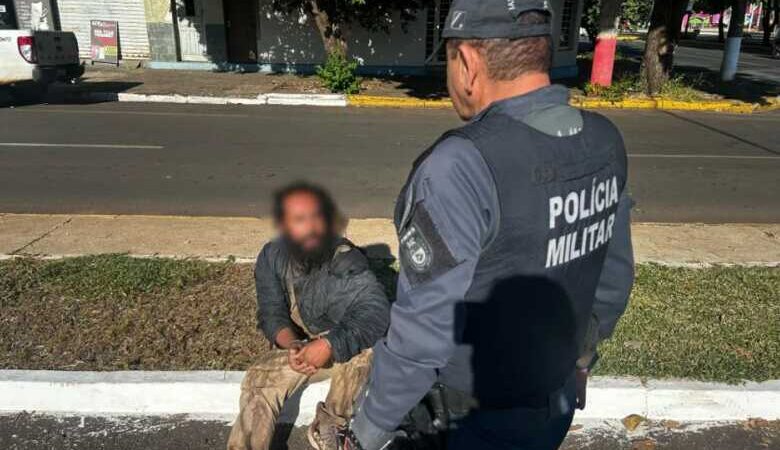 Morador de rua mostra órgão genital para mulher e acaba preso em Três Lagoas