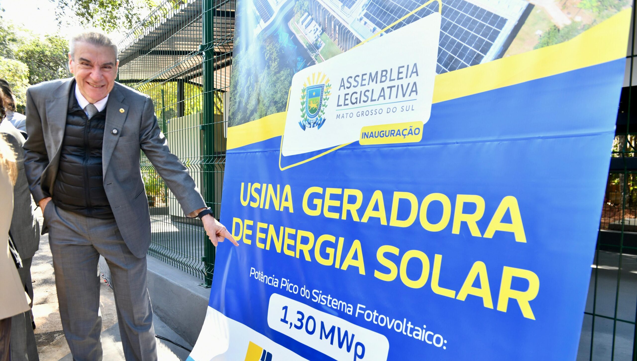 Paulo Corrêa inaugura usina fotovoltaica que torna ALEMS 100% autossuficiente em energia limpa