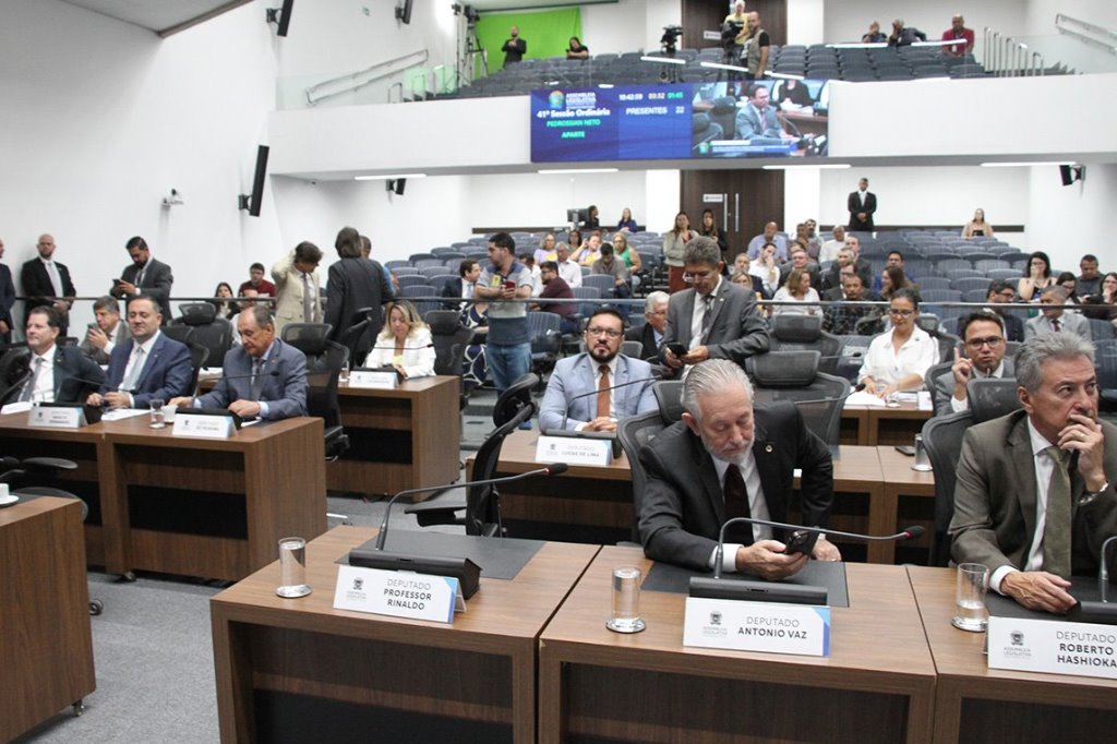 Deputados votam projeto para que Estado use recursos como garantia em contratos de PPP