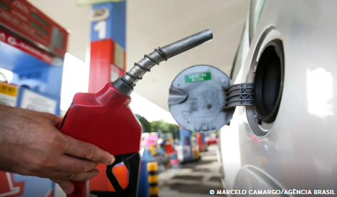 Combustível: governo prevê queda de preço se petróleo mantiver cotação