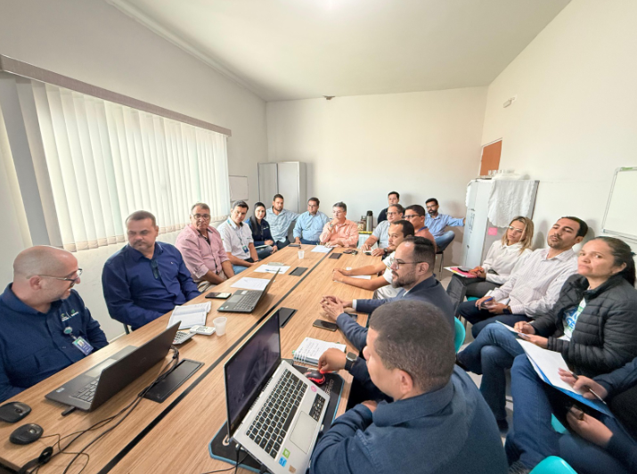 Prefeitura e Suzano alinham projeto do novo balneário municipal