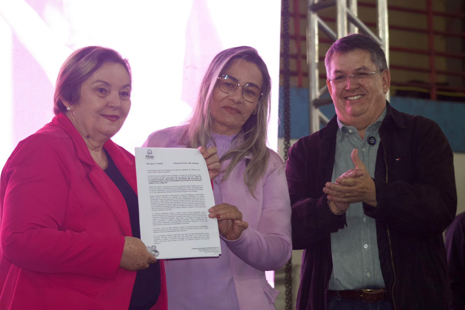 Prefeito Roberson Moureira entrega projeto de lei histórico que garante auxílio-aluguel a mulheres vítimas de violência