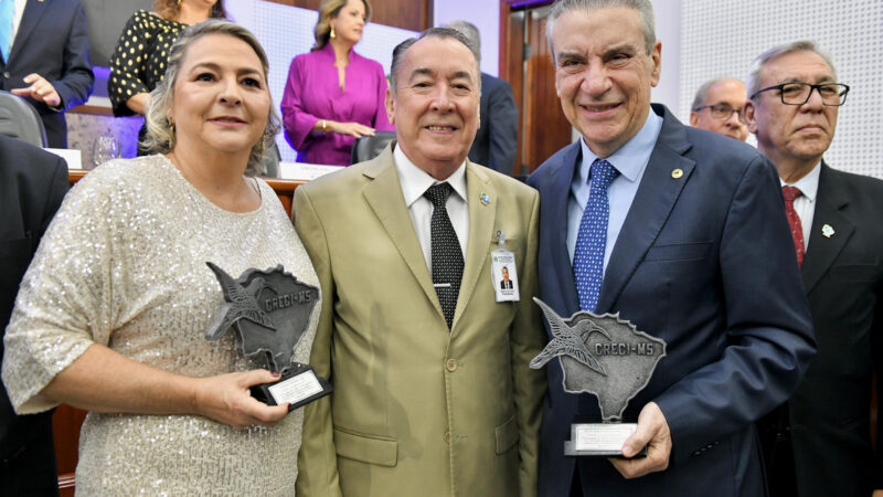 Deputado Paulo Corrêa recebe Troféu Colibri de Prata pelo Creci-MS