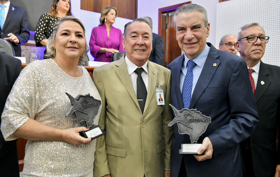 Deputado Paulo Corrêa recebe Troféu Colibri de Prata pelo Creci-MS