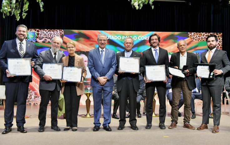 Paulo Corrêa entrega títulos a personalidades que contribuem para o desenvolvimento de MS