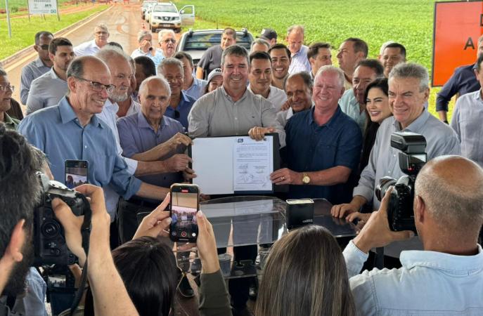 Riedel atende Paulo Corrêa e Gerson Claro e homologa licitação da pavimentação da MS-289, entre Amambai e Juti