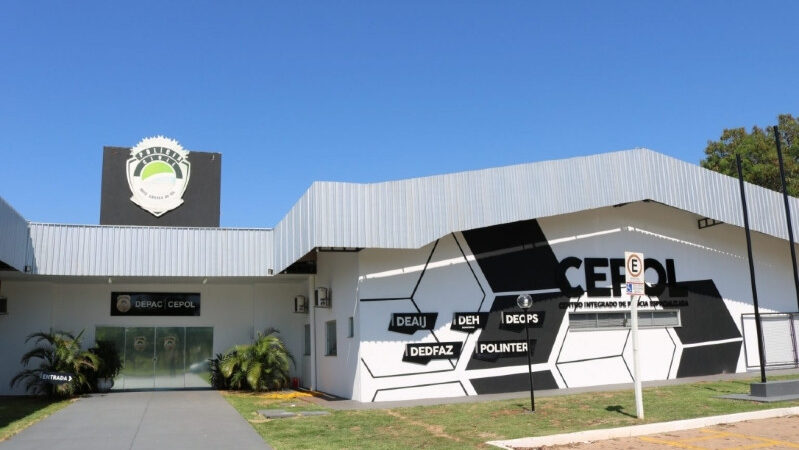 Homem é preso após agredir companheira com coronhadas e disparar arma para intimidar vizinhos