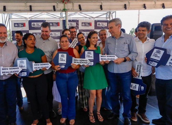 “Dignidade e independência para as mulheres”, destaca Paulo Corrêa durante entrega de casas em Três Lagoas