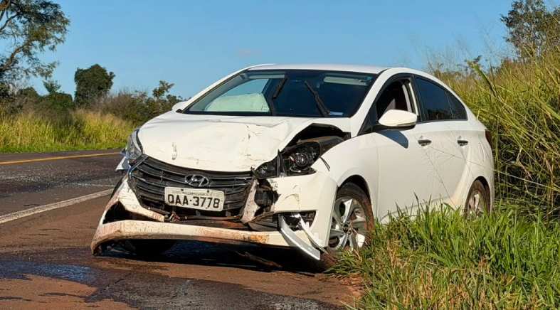 Motorista dorme ao volante e bate na traseira de veículo na BR-262, em Ribas