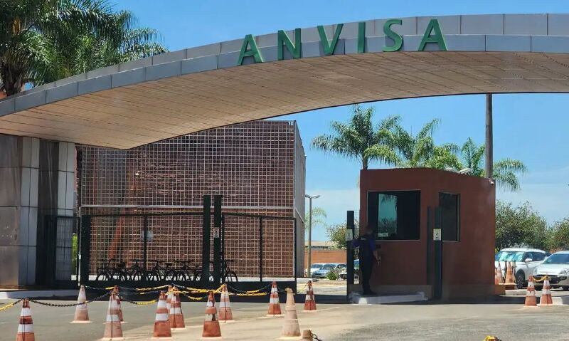 Anvisa proíbe venda de azeite e determina apreensão de doces em todo o país