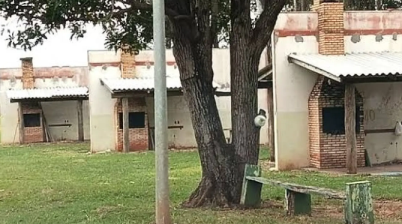 Corpo carbonizado é encontrado em banheiro de balneário em Naviraí
