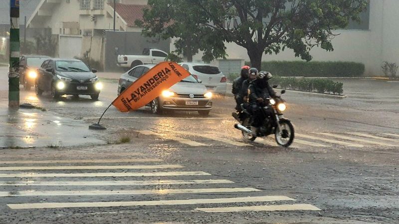 Inmet alerta para temporais severos e ventos de 100 km/h em Mato Grosso do Sul